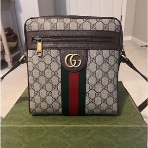 Gucci messenger bag